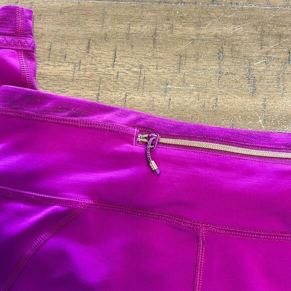 Lululemon capri leggings size 6. Camo - Picture 6 of 16